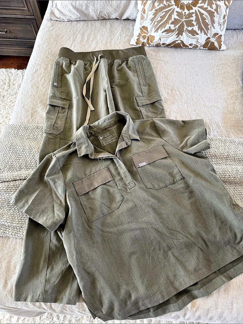 FIGS Scrubs Set Technical Collection Utility Shirt Olive XL - excellent conditio
